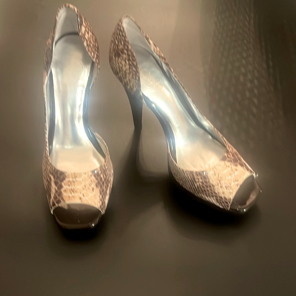 JS by Jessica sharp snake print square peep toes!!